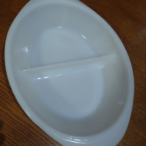 Vintage Glass bake J-2352 Milk Glass Divided Casserole Dish - Picture 3 of 11